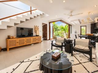 Exquisite 2BR Villas, Brawah, 300m to Beach - 6