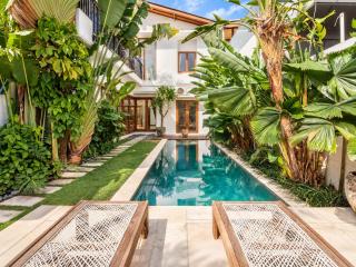 Exquisite 2BR Villas, Brawah, 300m to Beach - 9