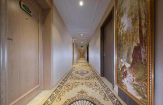 Vienna Hotel Chongqing Yangjiaping Pedestrian Street Light Railway Station - 7