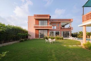 ELIVAAS Signature Parshvika Estate 5 BHK Villa With Private Pool, Jacuzzi Room, Home Theatre, Gym & Landscaped Garden - 9