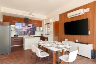 ELIVAAS Signature Parshvika Estate 5 BHK Villa With Private Pool, Jacuzzi Room, Home Theatre, Gym & Landscaped Garden - 4