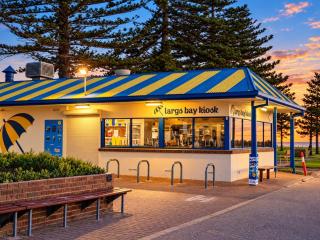 Largs Bay Jetty front Esplanade Stay - Koala Stay - 2