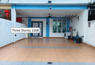 Senai three storey landed 14pax 5BR near airport - 9