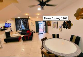 Senai three storey landed 14pax 5BR near airport - 2