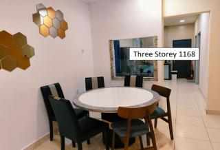 Senai three storey landed 14pax 5BR near airport - 1