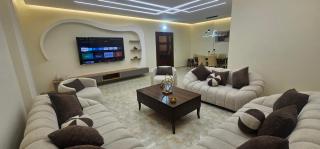 Spacious NEW Modern furnished 180m flat with Garden - 0