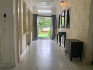 Haven-Private Pool Villa Kochi near Kadamakudy and Lulu - Elūr - 6