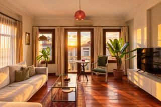 3BR Gem W Sea View Terrace in Historic Peninsula - 8