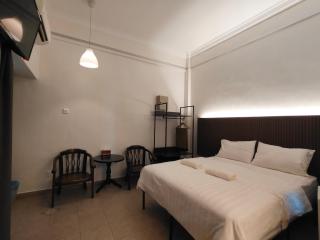 New Hilltowne Hotel - 3