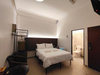 New Hilltowne Hotel - 2