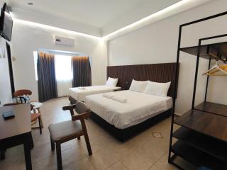 New Hilltowne Hotel - 4