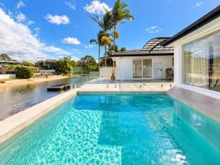 Azure Waters - 4BR Stylish Waterfront Stay in GC with pool - 2