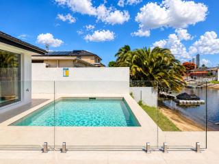 Azure Waters - 4BR Stylish Waterfront Stay in GC with pool - 1
