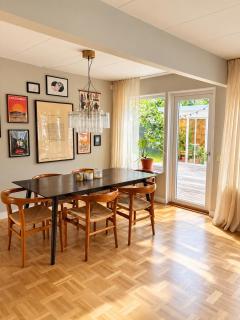 Coastal Family Home in Gothenburg with Free Parking - 6