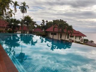 Seabreezy Away Resort - 8