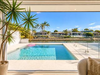 Azure Waters - 4BR Stylish Waterfront Stay in GC with pool - 0