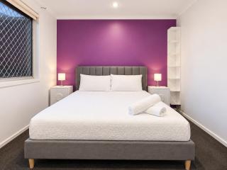 The Dennis Court - Private Tennis Court & Pool - Springwood - 7