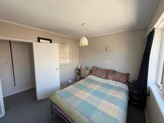 Easy, Spacious living in Central Hutt - 7