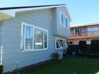 Easy, Spacious living in Central Hutt - 1