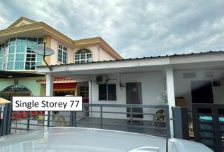 Senai three storey landed 14pax 5BR near airport - 7