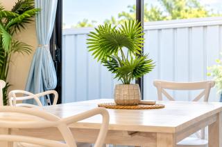 4Bed 2Bath in Capalaba Near Manly Habour, Shops & More - 1