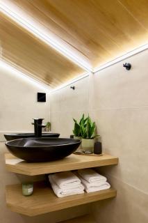 Oak and White Architects Loft Marina View - 1