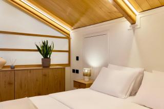 Oak and White Architects Loft Marina View - 3