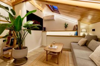 Oak and White Architects Loft Marina View - 5