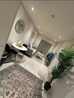Homely one bedroom apartment, Leeds city centre - 2