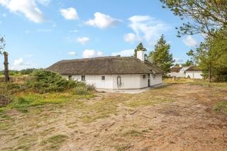 Bright Holiday Home With Access To Shared Activities Such As Swimming Pool, Tennis Court And Ball Fields - 0