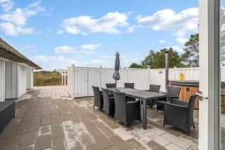Bright Holiday Home With Access To Shared Activities Such As Swimming Pool, Tennis Court And Ball Fields - 2