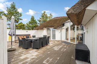 Bright Holiday Home With Access To Shared Activities Such As Swimming Pool, Tennis Court And Ball Fields - 1