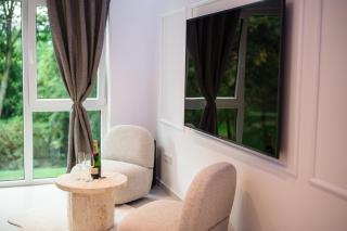 Jacuzzi Suite - City - Panorama View - private - 5
