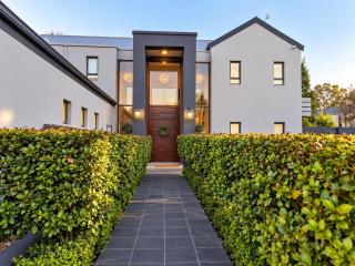 Riverfront Golf Estate House - 7