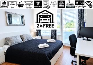 E2 Luxury OldTown Apt - 2x Parking, Foodstore, PCscreen, Netflix, Unlimited Music, Crib, BabyChair, FastWifi, Aircon - 0