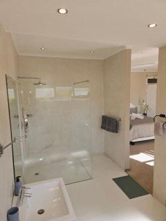 Living in the moment - Deluxe, Ensuite Bedroom - 9