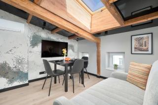 Modern Attic Apartment with Air Conditioning in the City Centre by Noclegi Renters - 8