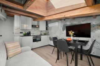 Modern Attic Apartment with Air Conditioning in the City Centre by Noclegi Renters - 3