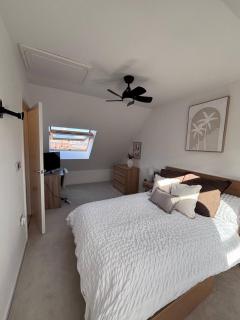 Beautiful 3-Bed House - 2