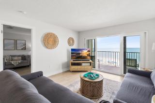 Corner Beach Front Unit - Beach Place #412 - 9