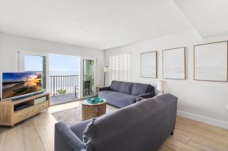 Corner Beach Front Unit - Beach Place #412 - 8