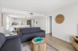 Corner Beach Front Unit - Beach Place #412 - 6