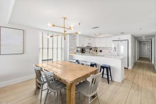 Corner Beach Front Unit - Beach Place #412 - 4