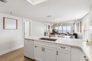 Corner Beach Front Unit - Beach Place #412 - 2