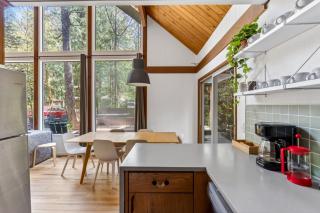 Cozy Mt Hood Cabin in Zig Zag Village - 2