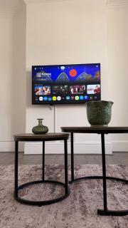 Stylish 2 Bedroom Flat in South London Sleeps 4 - 7