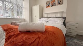 Stylish 2 Bedroom Flat in South London Sleeps 4 - 4
