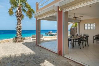 Oceanfront Deluxe Apartment Blue Marlin at Den Laman - 3
