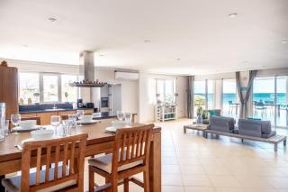 Oceanfront Deluxe Apartment Blue Marlin at Den Laman - 2