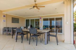Oceanfront Deluxe Apartment Blue Marlin at Den Laman - 4